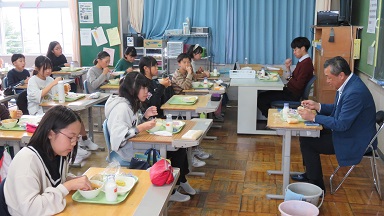 町長さんと給食2