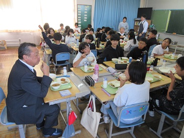 町長さんと給食4
