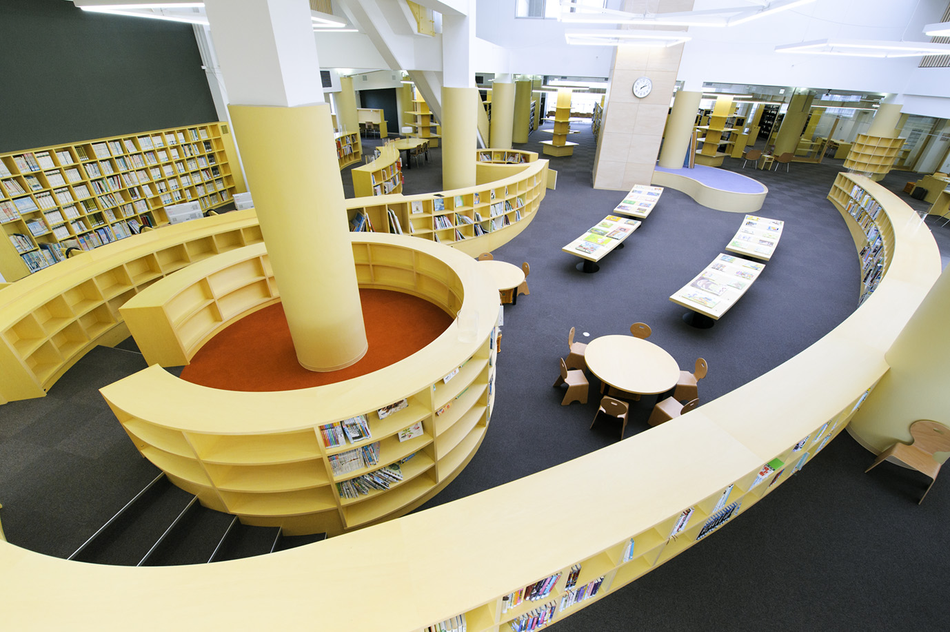 町立図書館ほんわ館